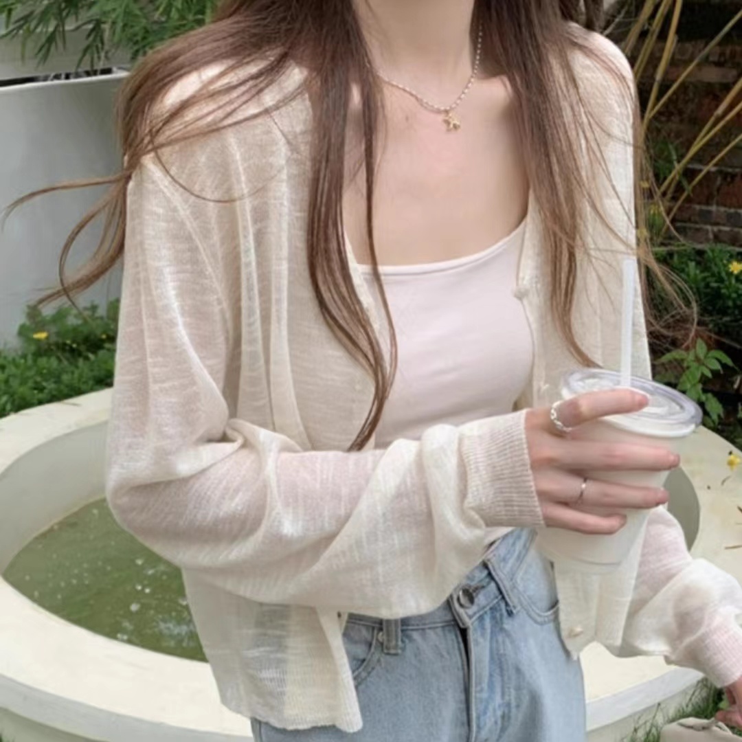 Embellish Knit - เสื้อคาร์ดิแกนถักแบบติดกระดุมสำหรับผู้หญิง แขนยาว คอวี เสื้อบางเบา สำหรับฤดูใบไม้ผลิและฤดูร้อน สไตล์แฟรี่คอร์